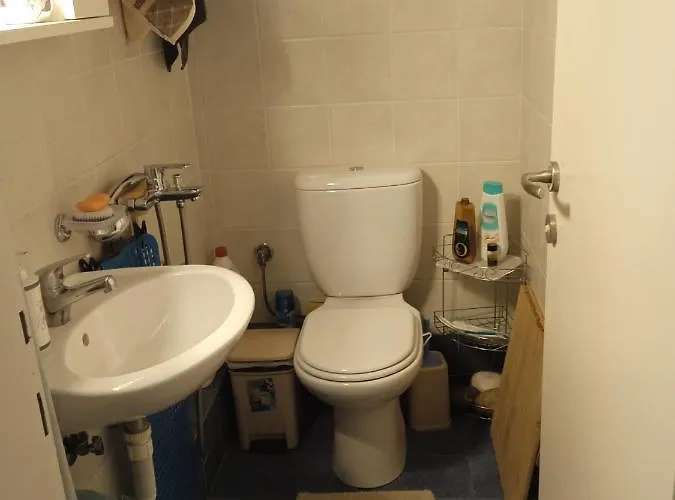 John's Home, σε οικογενειακό διαμέρισμα, συγκατοίκηση Δωμάτια σε οικογενειακή κατοικία Βόλος